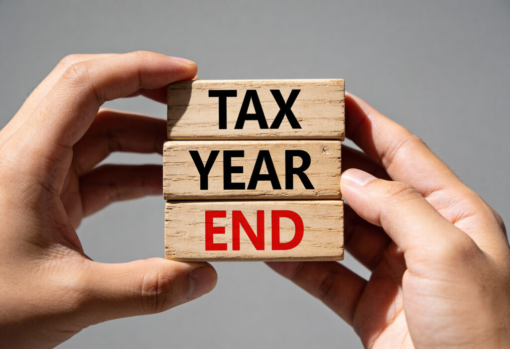 year-end payroll checks for contractors